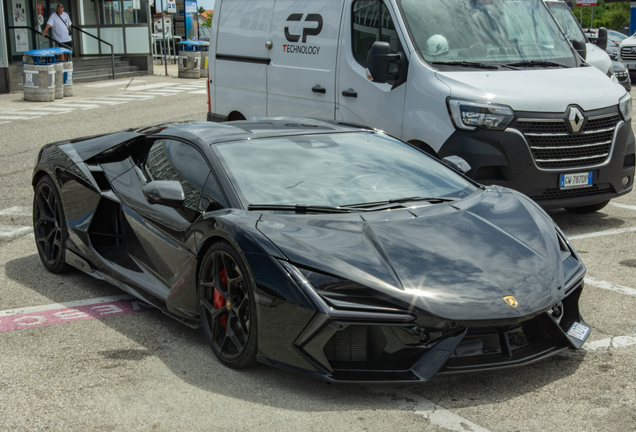 Lamborghini Revuelto