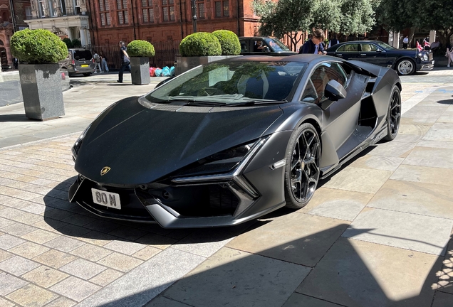 Lamborghini Revuelto