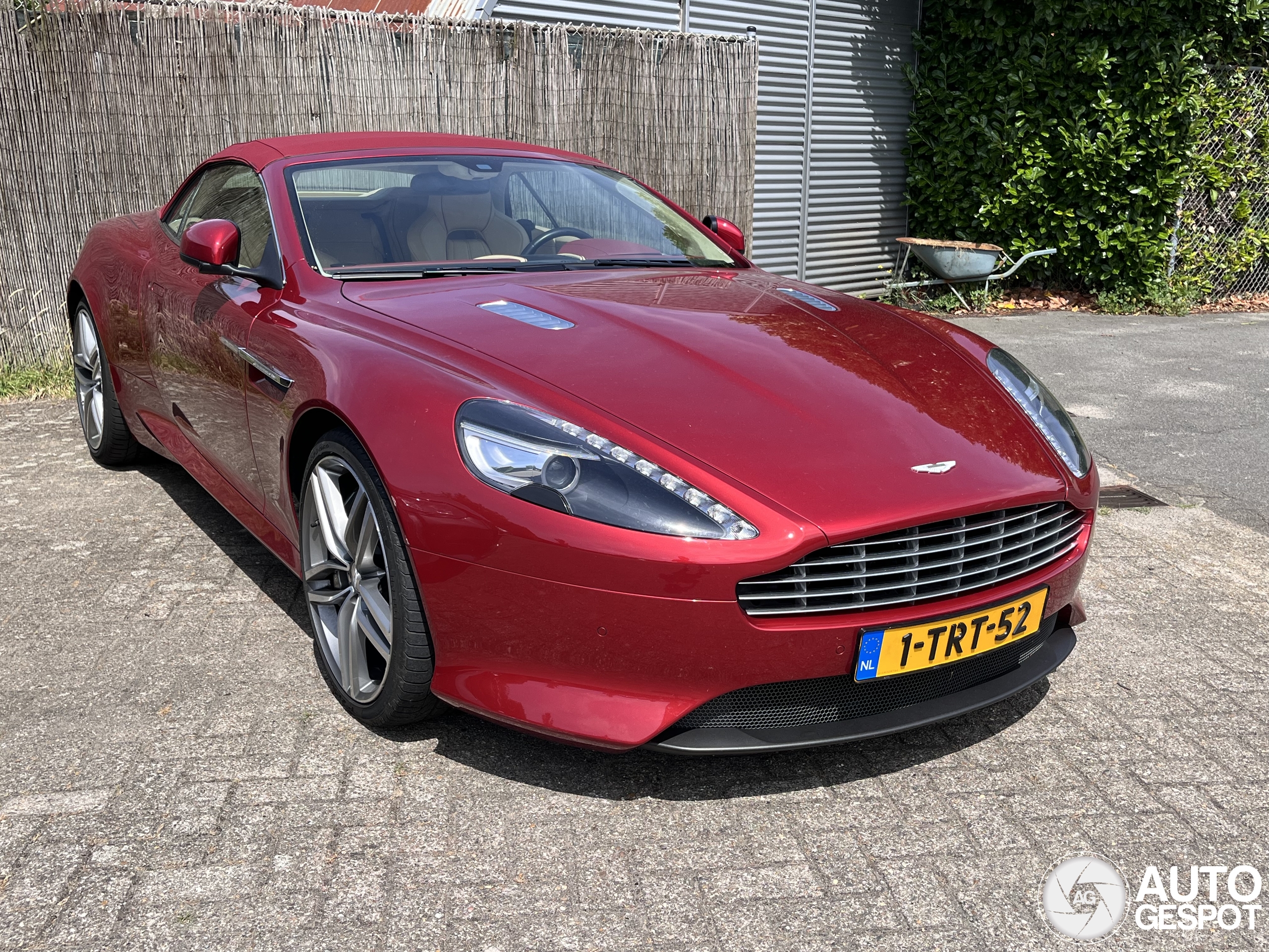 Aston Martin DB9 Volante 2013