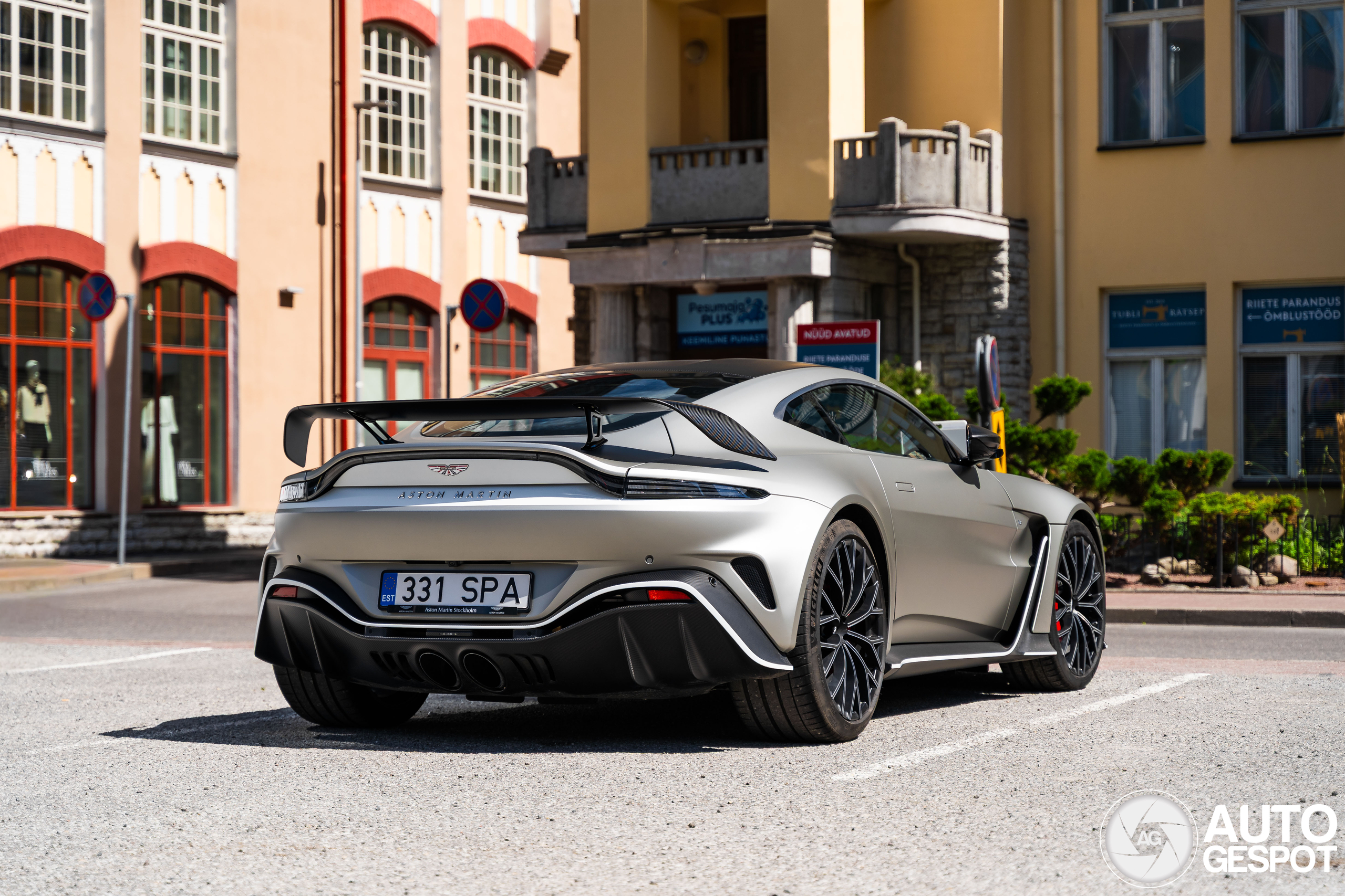 Aston Martin V12 Vantage 2023