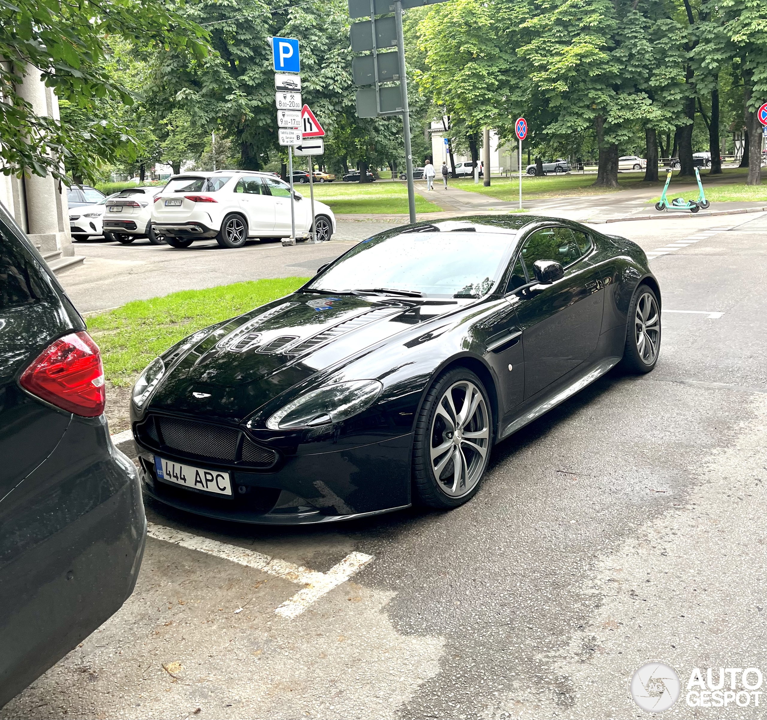 Aston Martin V12 Vantage S