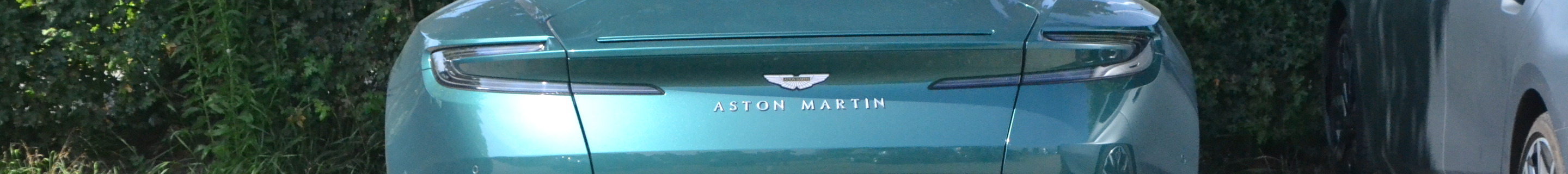 Aston Martin DB11