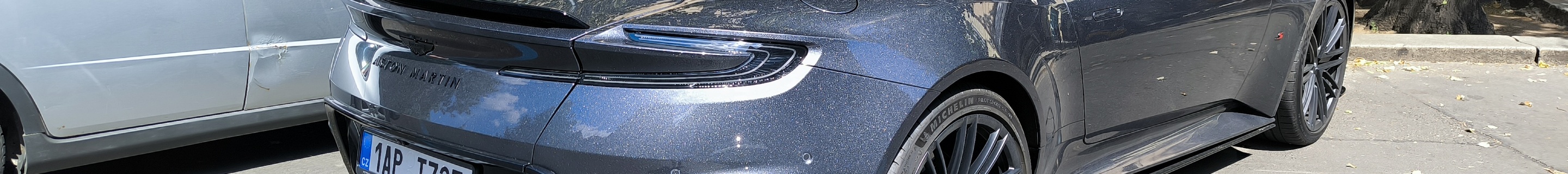 Aston Martin DB12 S