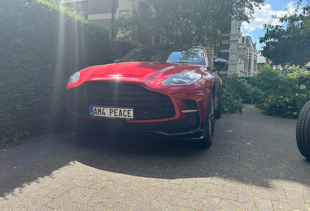 Aston Martin DBX707