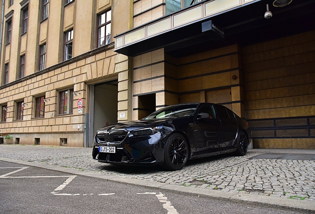 BMW M5 G90