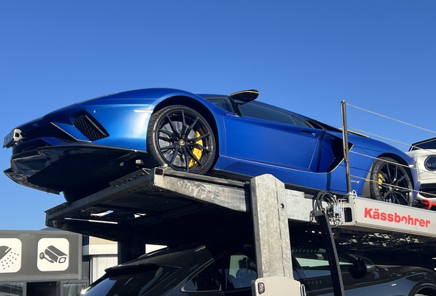 Lamborghini Aventador S LP740-4