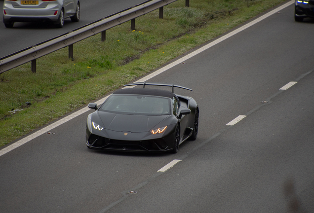 Lamborghini Huracán LP640-4 Performante Spyder