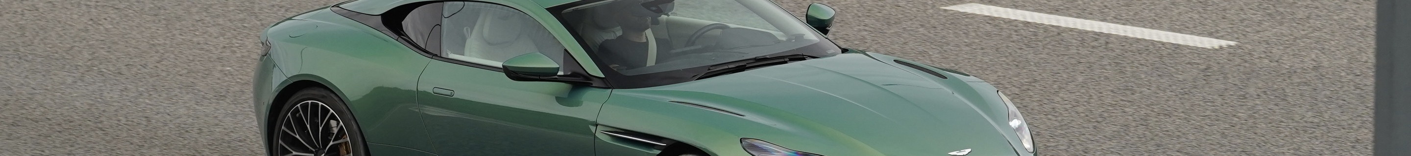 Aston Martin DB11 V8