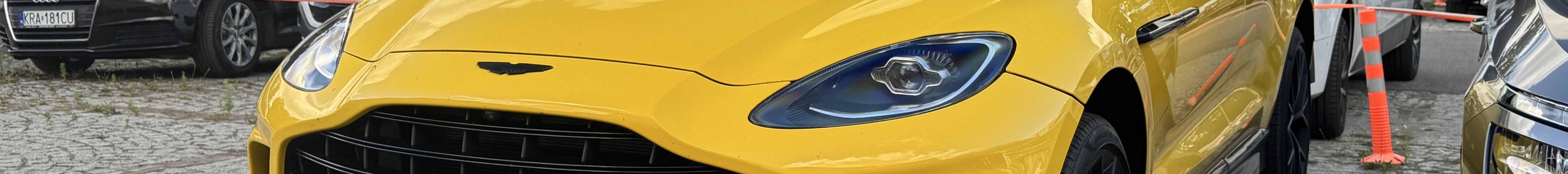 Aston Martin DBX707