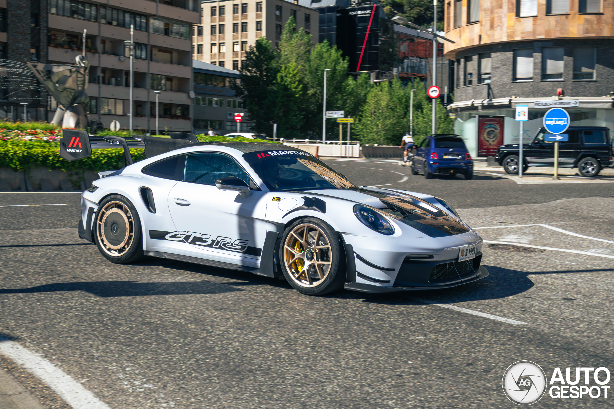 Porsche 992 GT3 RS MkI Weissach Package Manthey Racing