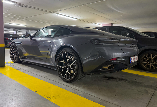 Aston Martin DB12