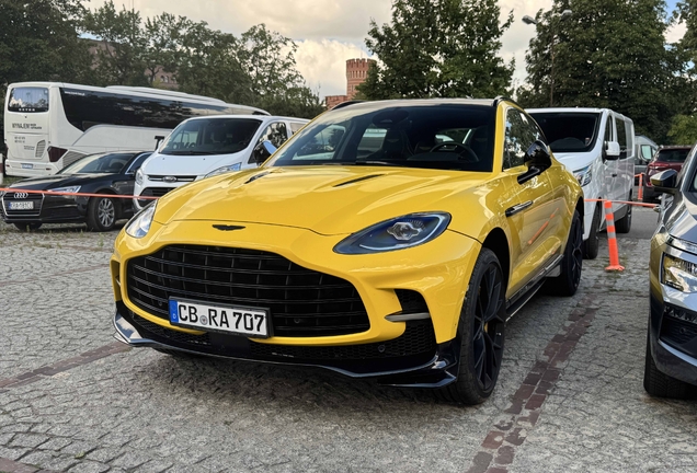 Aston Martin DBX707
