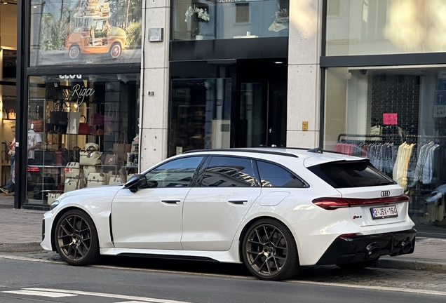 Audi RS5 Avant B10