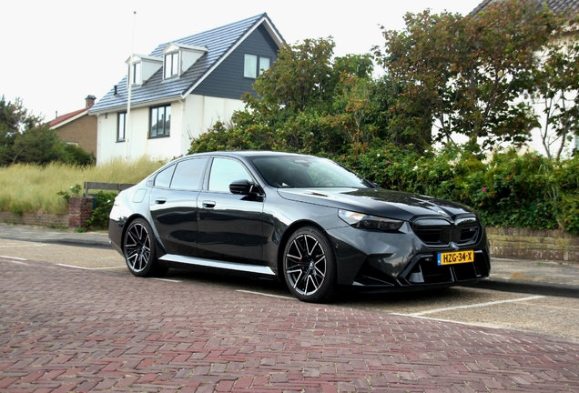 BMW M5 G90