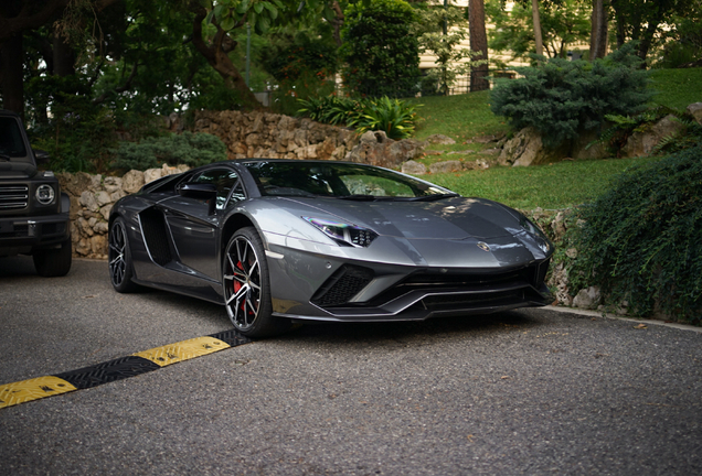 Lamborghini Aventador S LP740-4