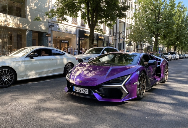 Lamborghini Revuelto