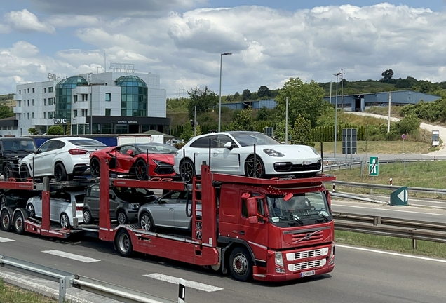 Lamborghini Revuelto