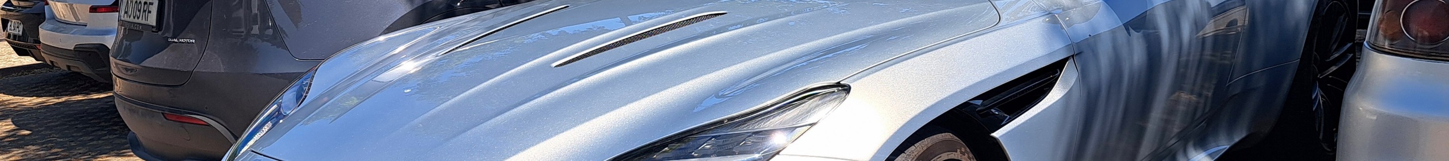 Aston Martin DB12