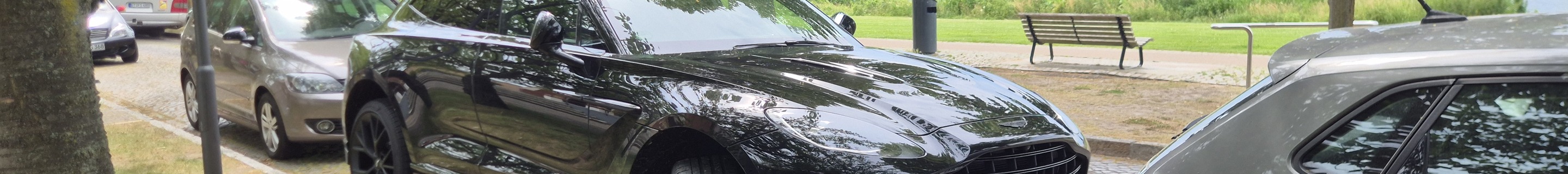 Aston Martin DBX707