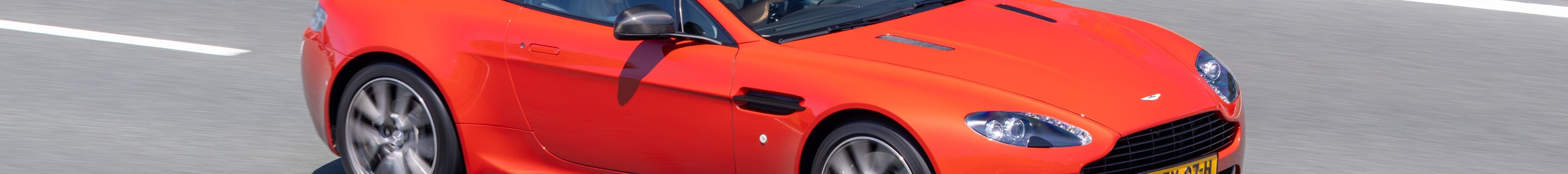 Aston Martin V8 Vantage 2012