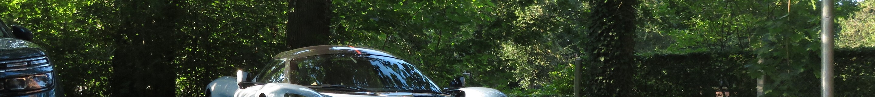Aston Martin Valhalla