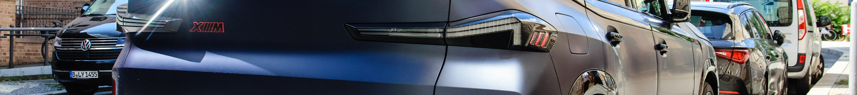 BMW XM G09 Label Red