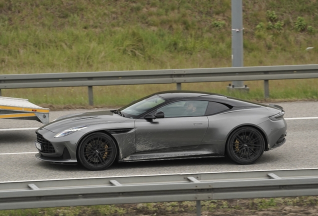 Aston Martin DB12