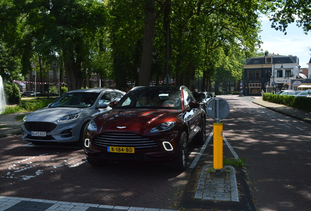 Aston Martin DBX