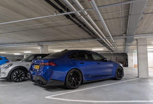 BMW M5 G90