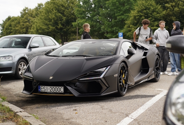 Lamborghini Revuelto