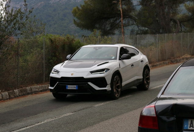Lamborghini Urus Performante