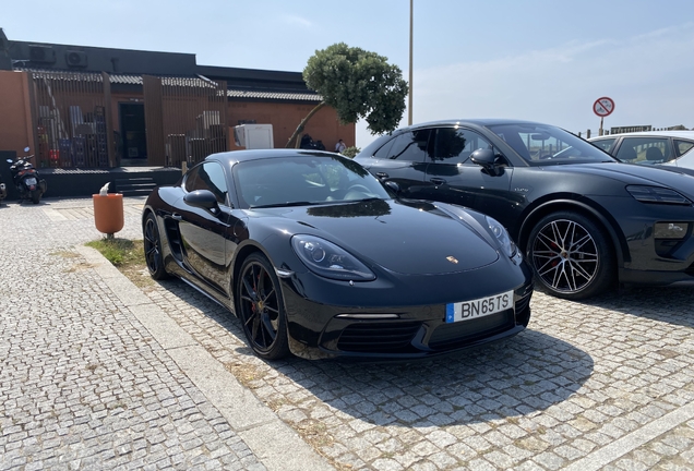 Porsche 718 Cayman S
