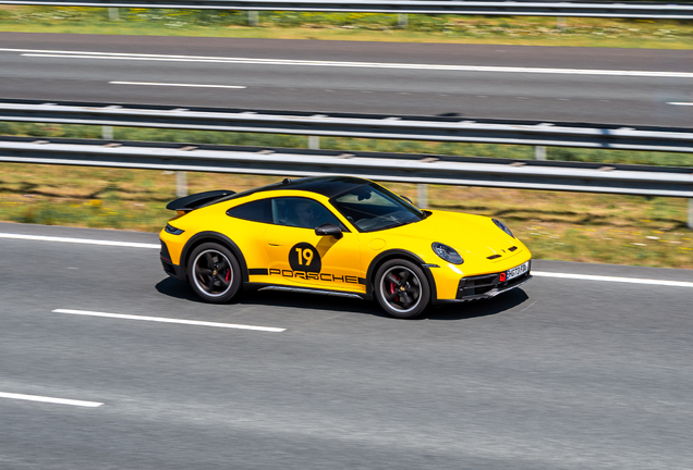 Porsche 992 Dakar