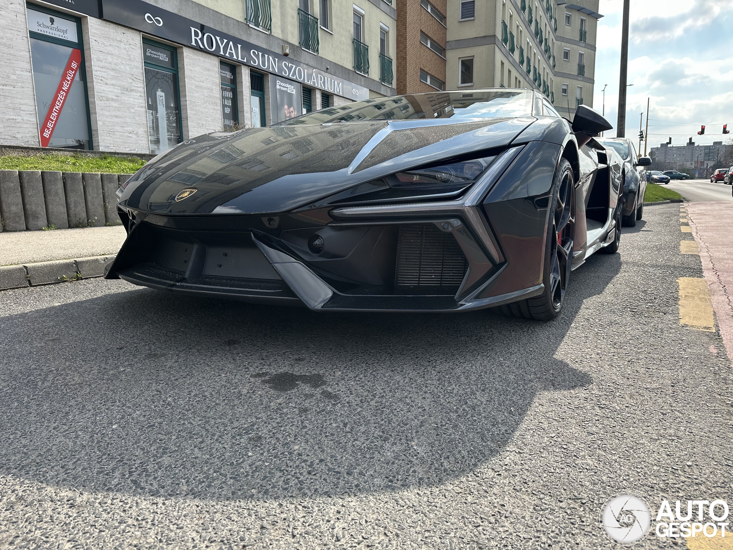 Lamborghini Revuelto