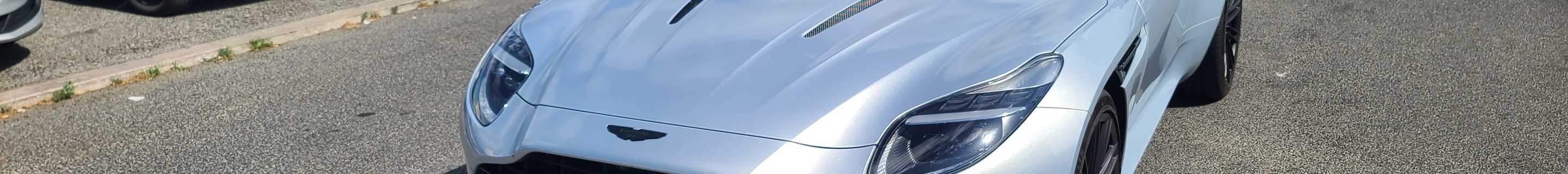 Aston Martin DB12