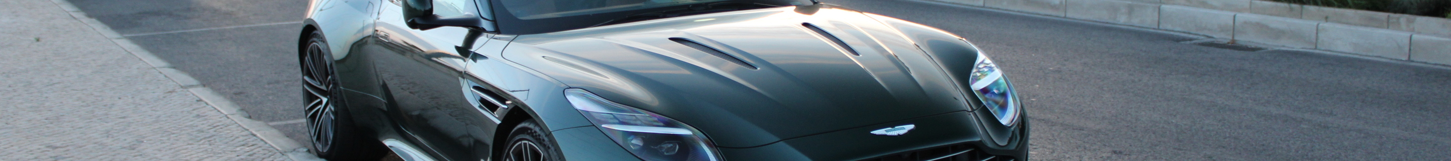Aston Martin DB12