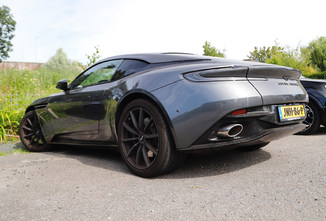 Aston Martin DB11