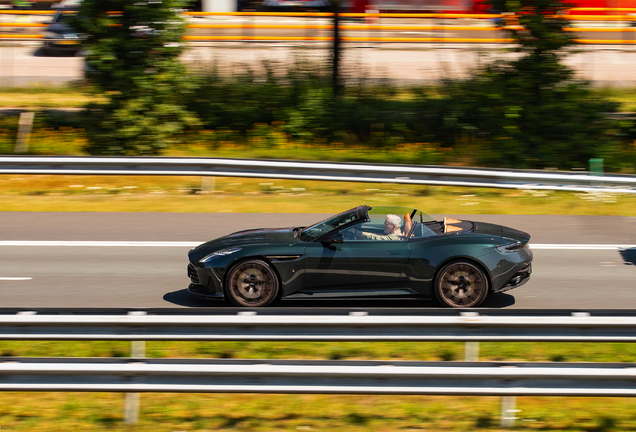 Aston Martin DB12 Volante