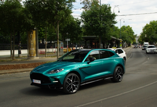 Aston Martin DBX S