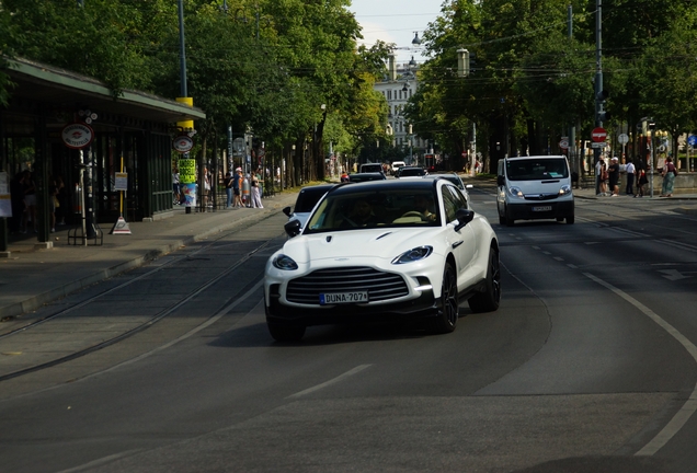 Aston Martin DBX707