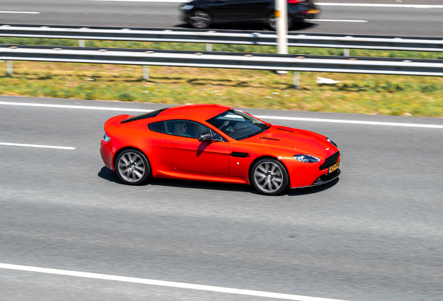 Aston Martin V8 Vantage 2012