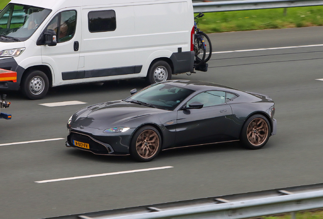 Aston Martin V8 Vantage 2018
