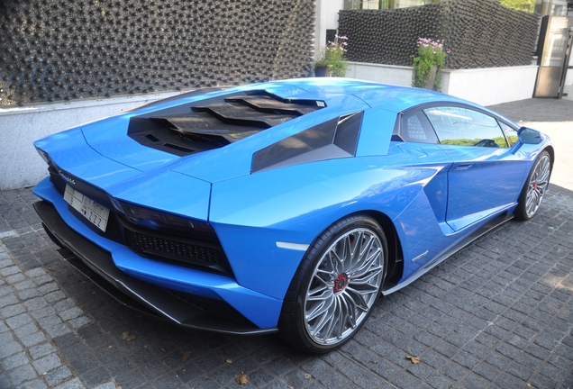 Lamborghini Aventador S LP740-4