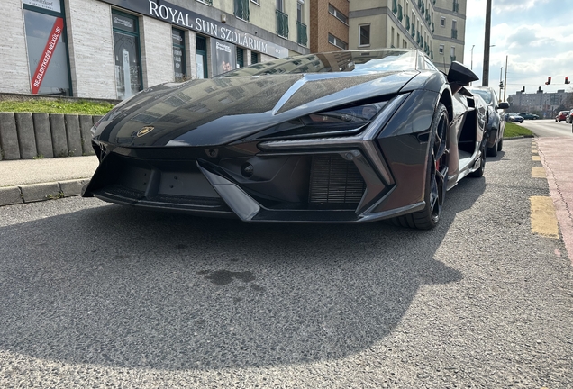Lamborghini Revuelto