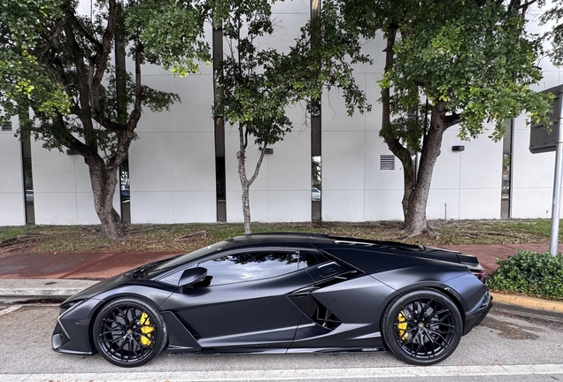 Lamborghini Revuelto