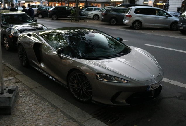 McLaren GT