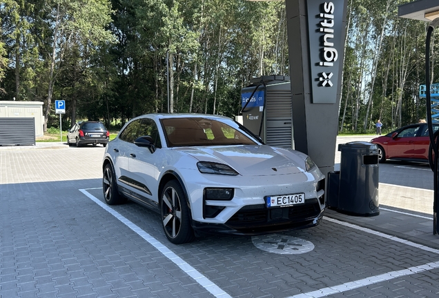 Porsche Macan EV Turbo