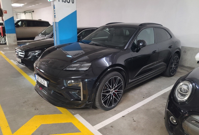 Porsche Macan EV Turbo