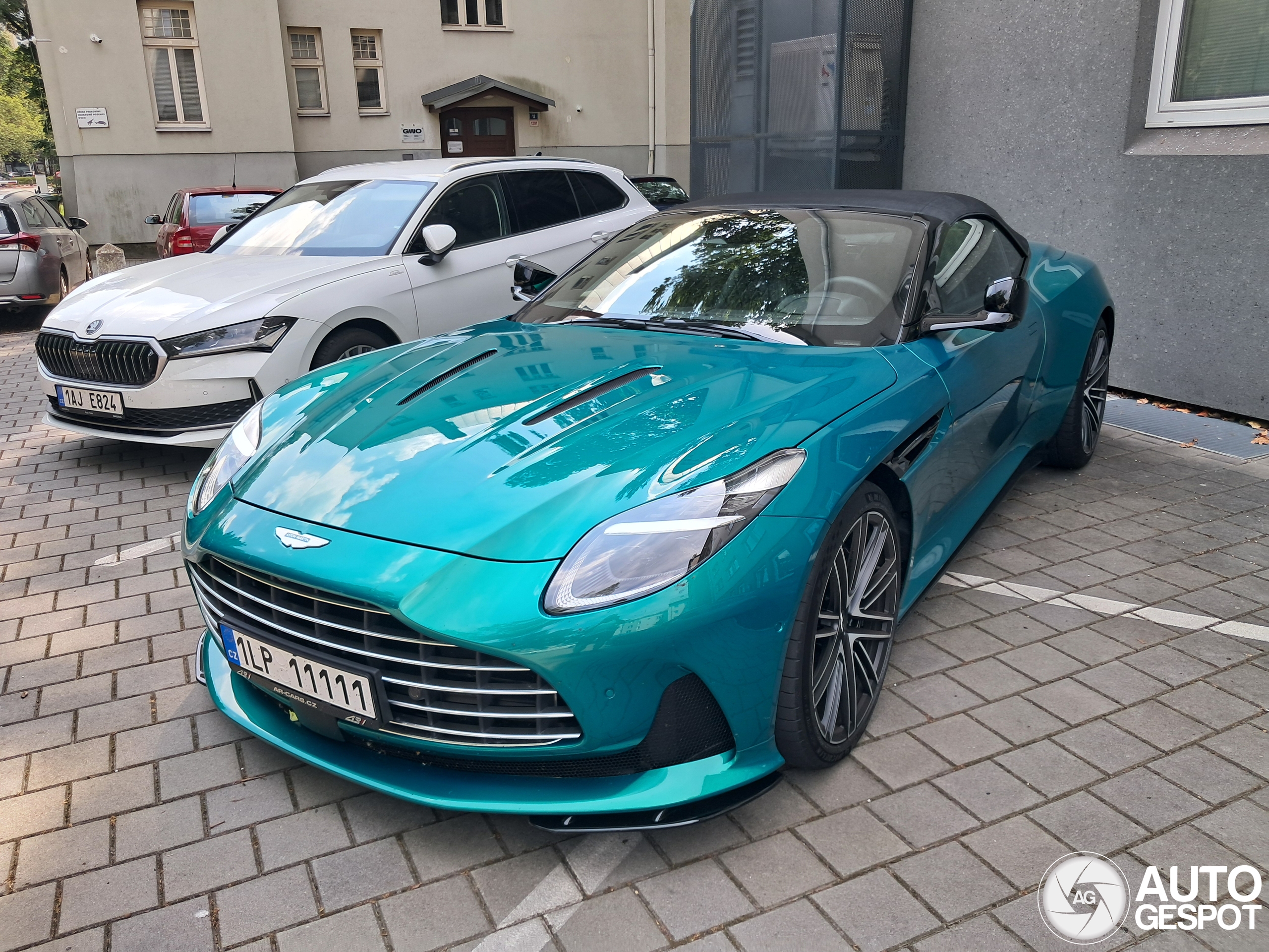 Aston Martin DB12 Volante