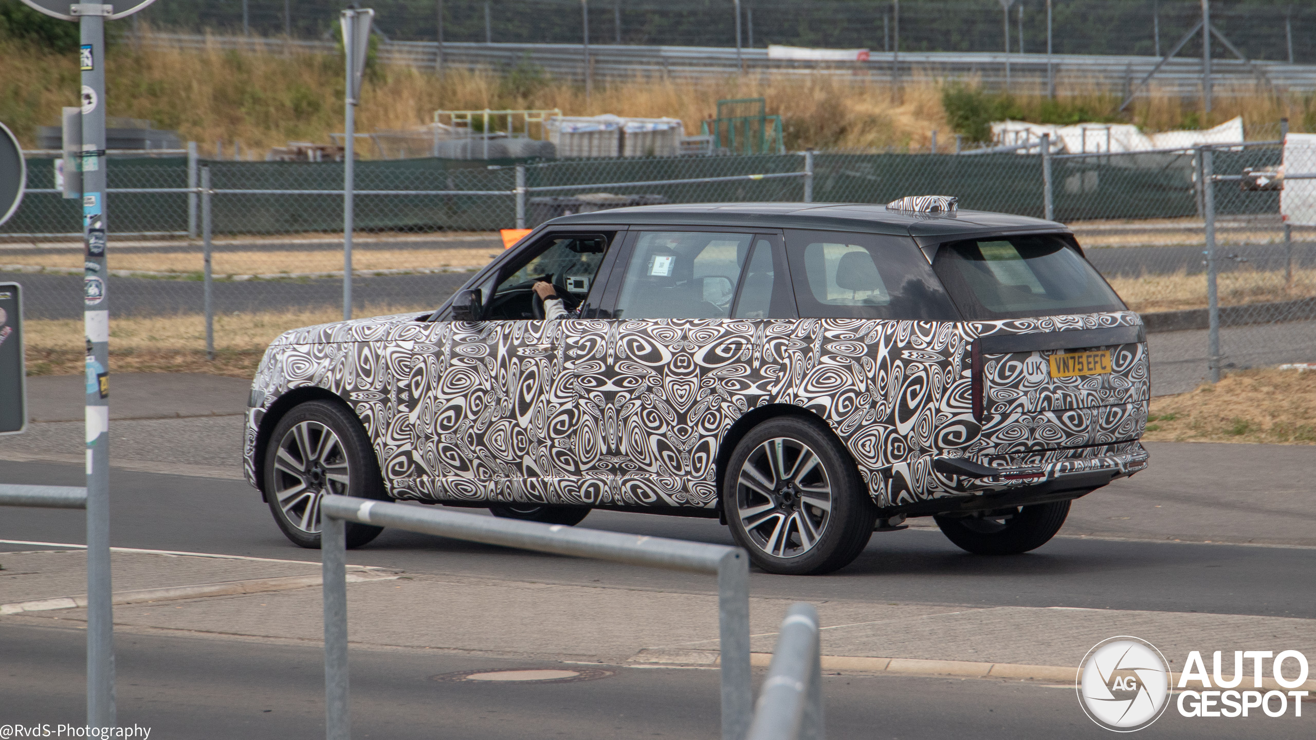 Land rover range rover 2027